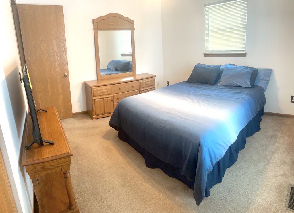 2nd queen room